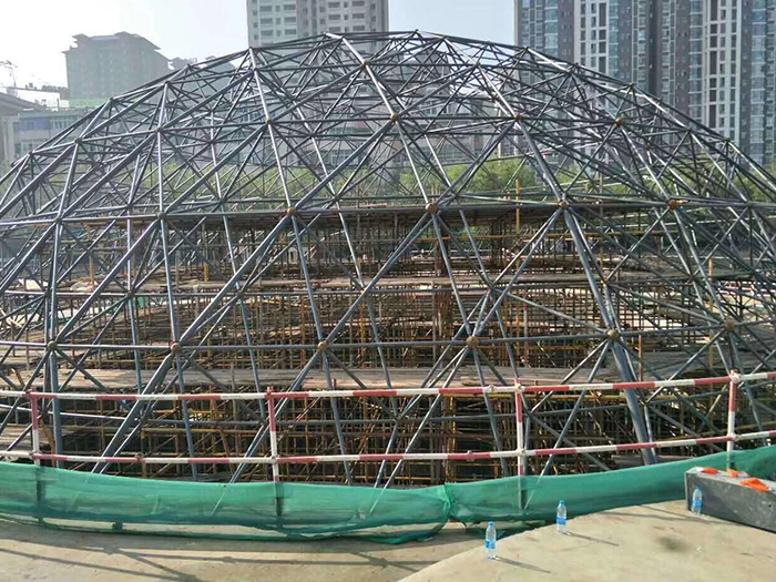满洲里球形网架钢结构施工